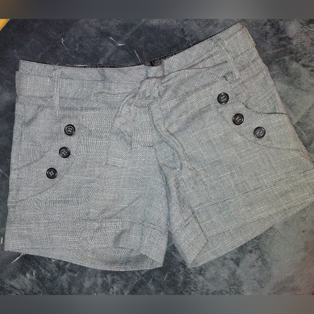 Three Hearts Dress Shorts size 7